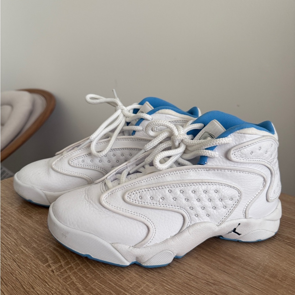Jordan Women's Sneakers in White and Blue